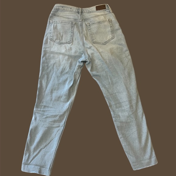 Hollister Ultra High-Rise Mom Jean | Size 3R - Picture 7 of 11